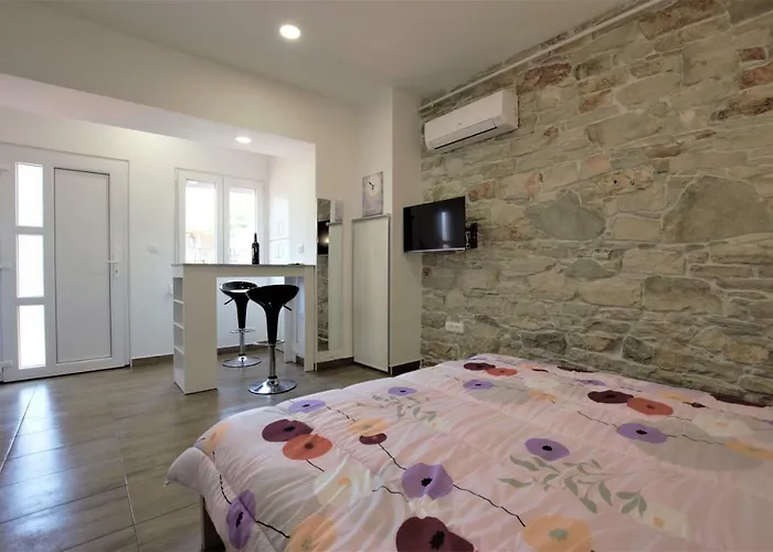 Danijela Διαμέρισμα Πούλα